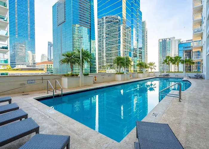 Central 2 Bed Apartment With A Pool & Gym- Free Garage Parking
