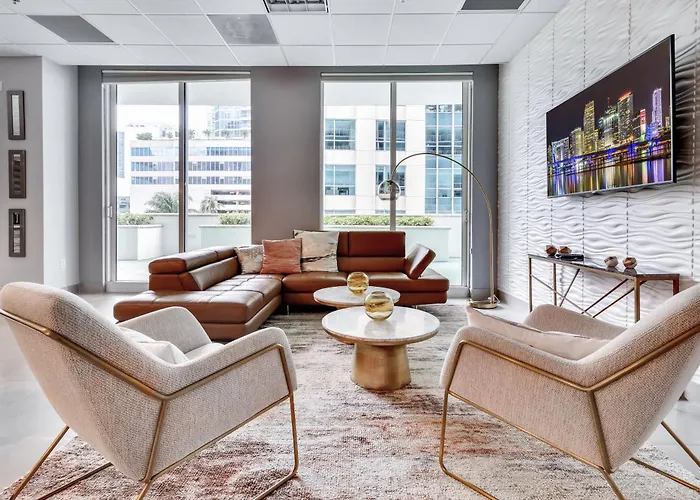 Central 2 Bed Apartment With A Pool & Gym- Free Garage Parking