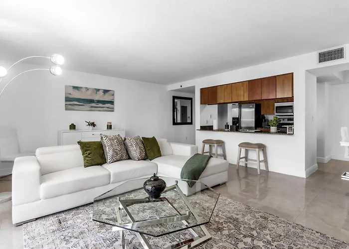 Central 2 Bed Apartment With A Pool & Gym- Free Garage Parking