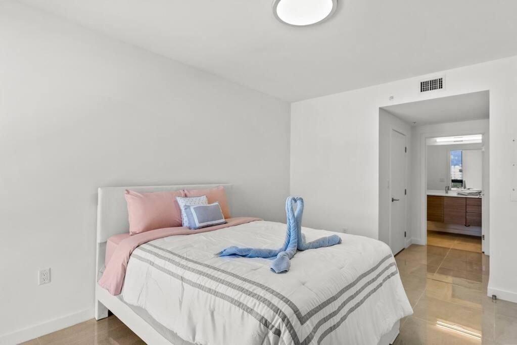 Apartment Central 2 Bed Apartment With A Pool & Gym- Free Garage Parking
