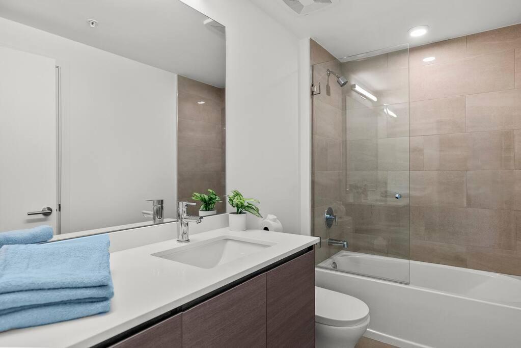 Apartment Central 2 Bed Apartment With A Pool & Gym- Free Garage Parking Miami