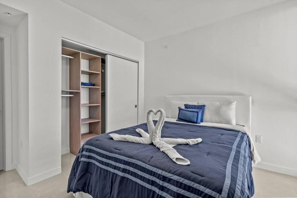 Apartment Central 2 Bed Apartment With A Pool & Gym- Free Garage Parking