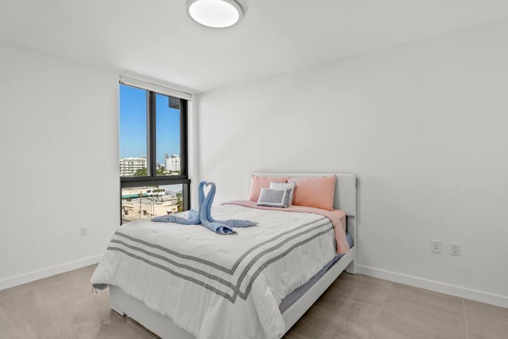 Central 2 Bed Apartment With A Pool & Gym- Free Garage Parking Apartment *