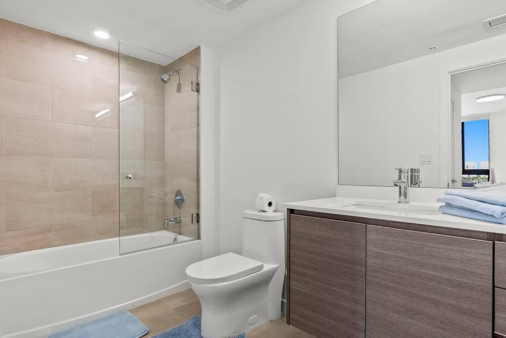 Apartment Central 2 Bed Apartment With A Pool & Gym- Free Garage Parking