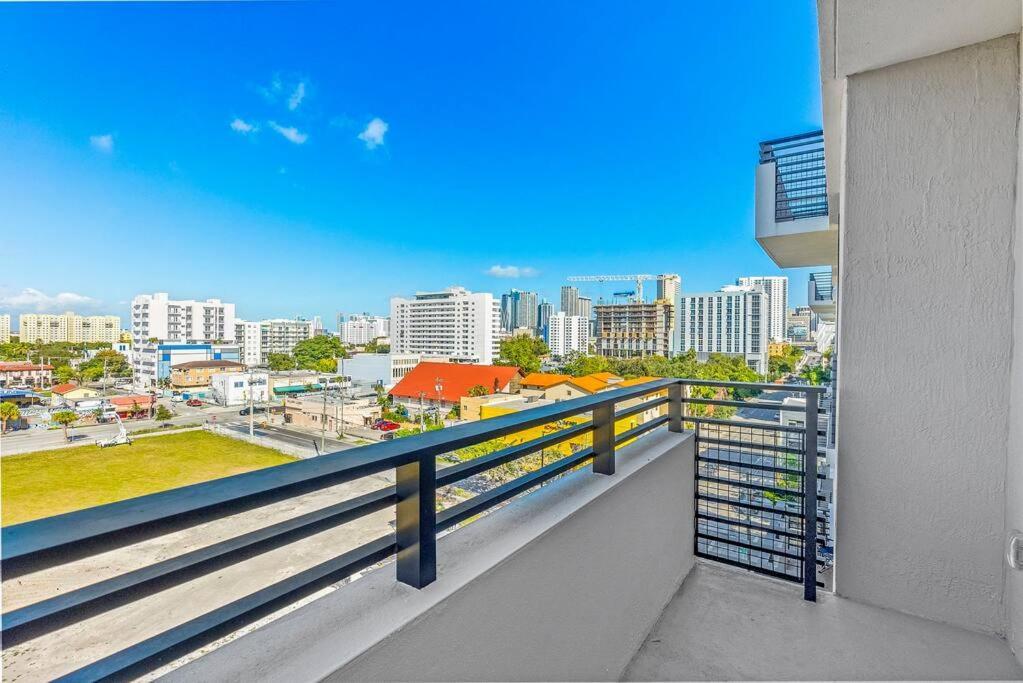 Apartment Central 2 Bed Apartment With A Pool & Gym- Free Garage Parking Miami