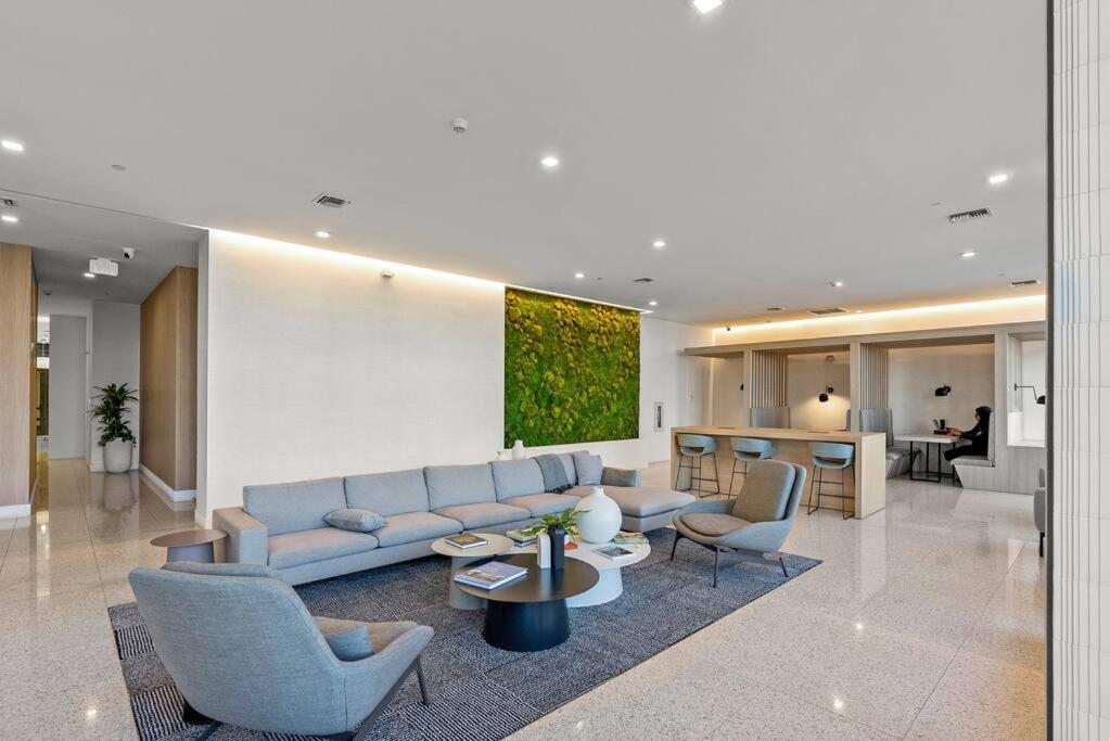 Central 2 Bed Apartment With A Pool & Gym- Free Garage Parking Apartment Miami