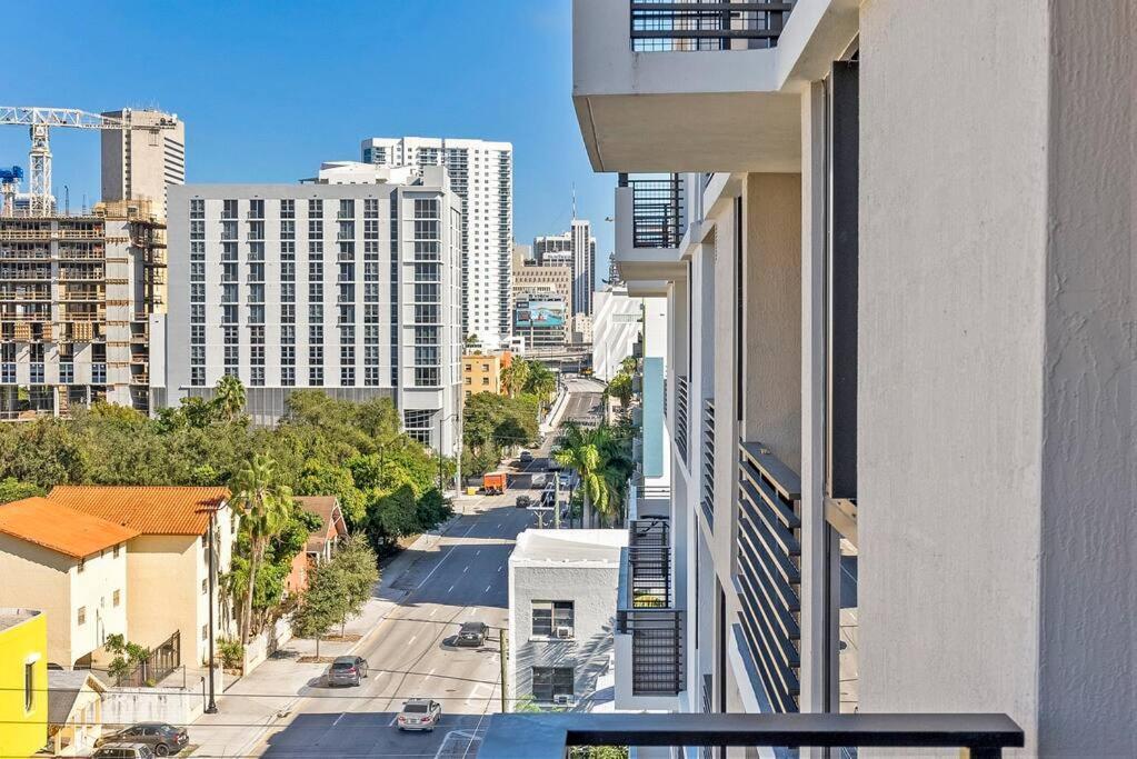Central 2 Bed Apartment With A Pool & Gym- Free Garage Parking * Miami