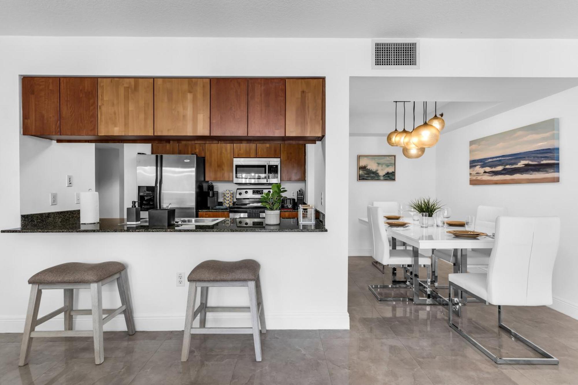 Central 2 Bed Apartment With A Pool & Gym- Free Garage Parking * Miami