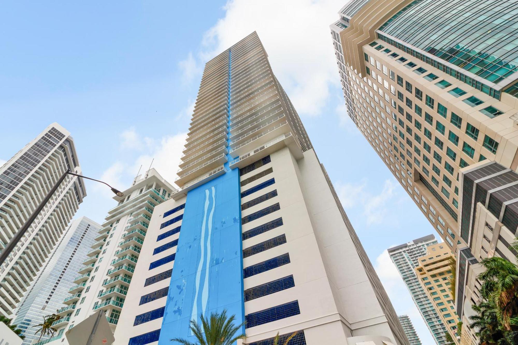 Appartamento Central 2 Bed Apartment With A Pool & Gym- Free Garage Parking Miami