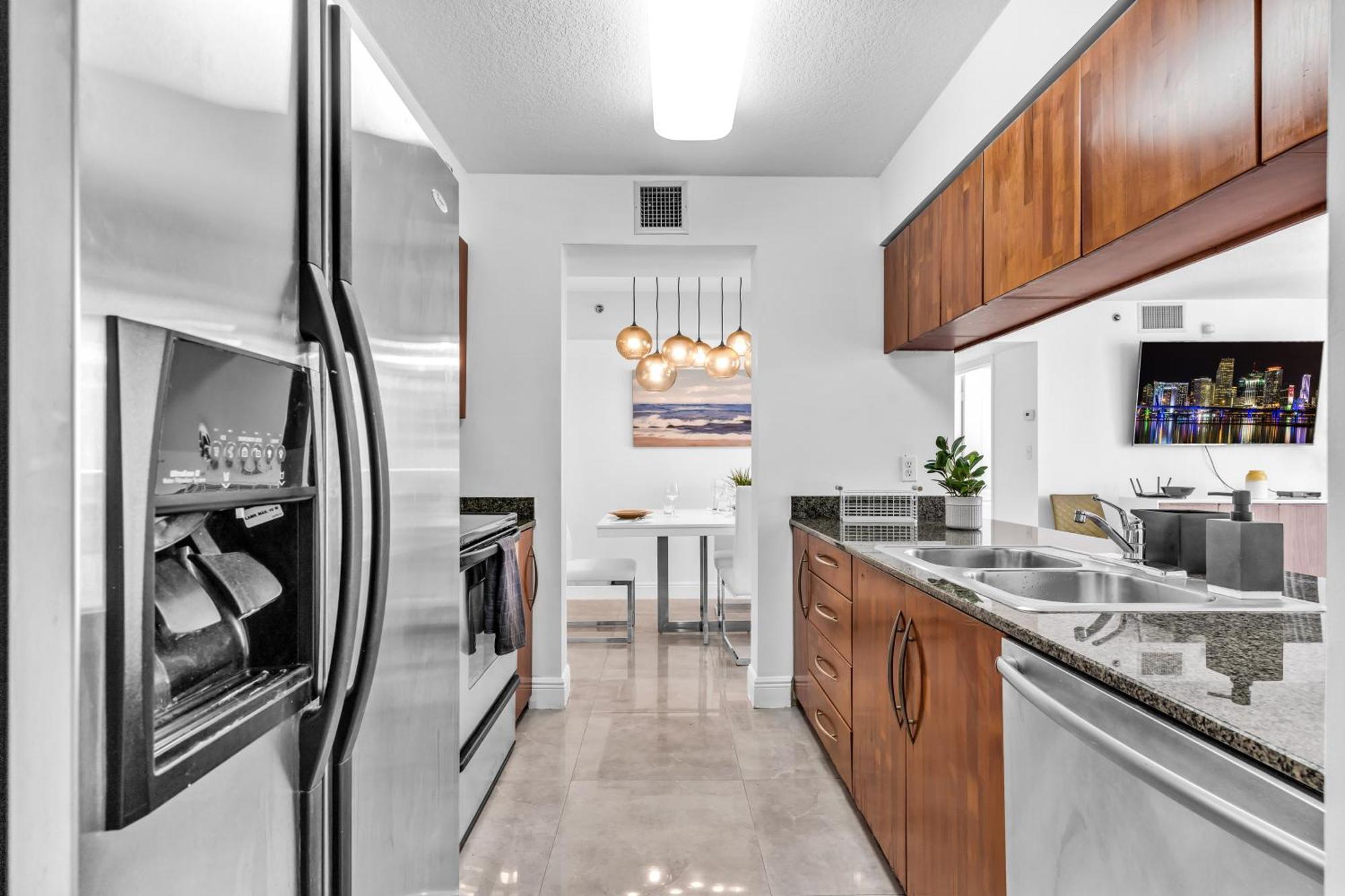 Central 2 Bed Apartment With A Pool & Gym- Free Garage Parking