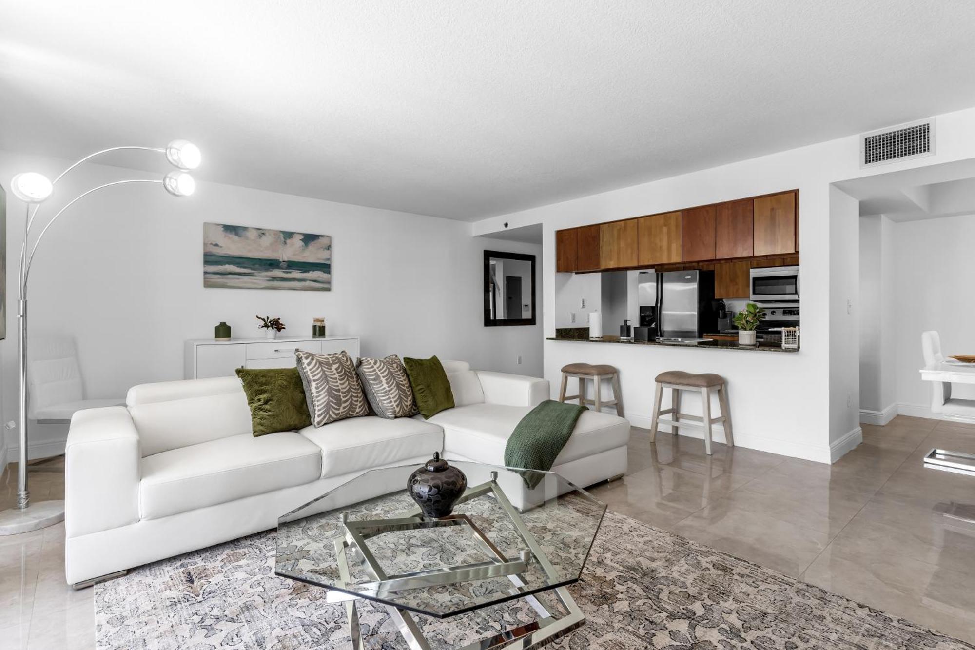 Apartment Central 2 Bed Apartment With A Pool & Gym- Free Garage Parking