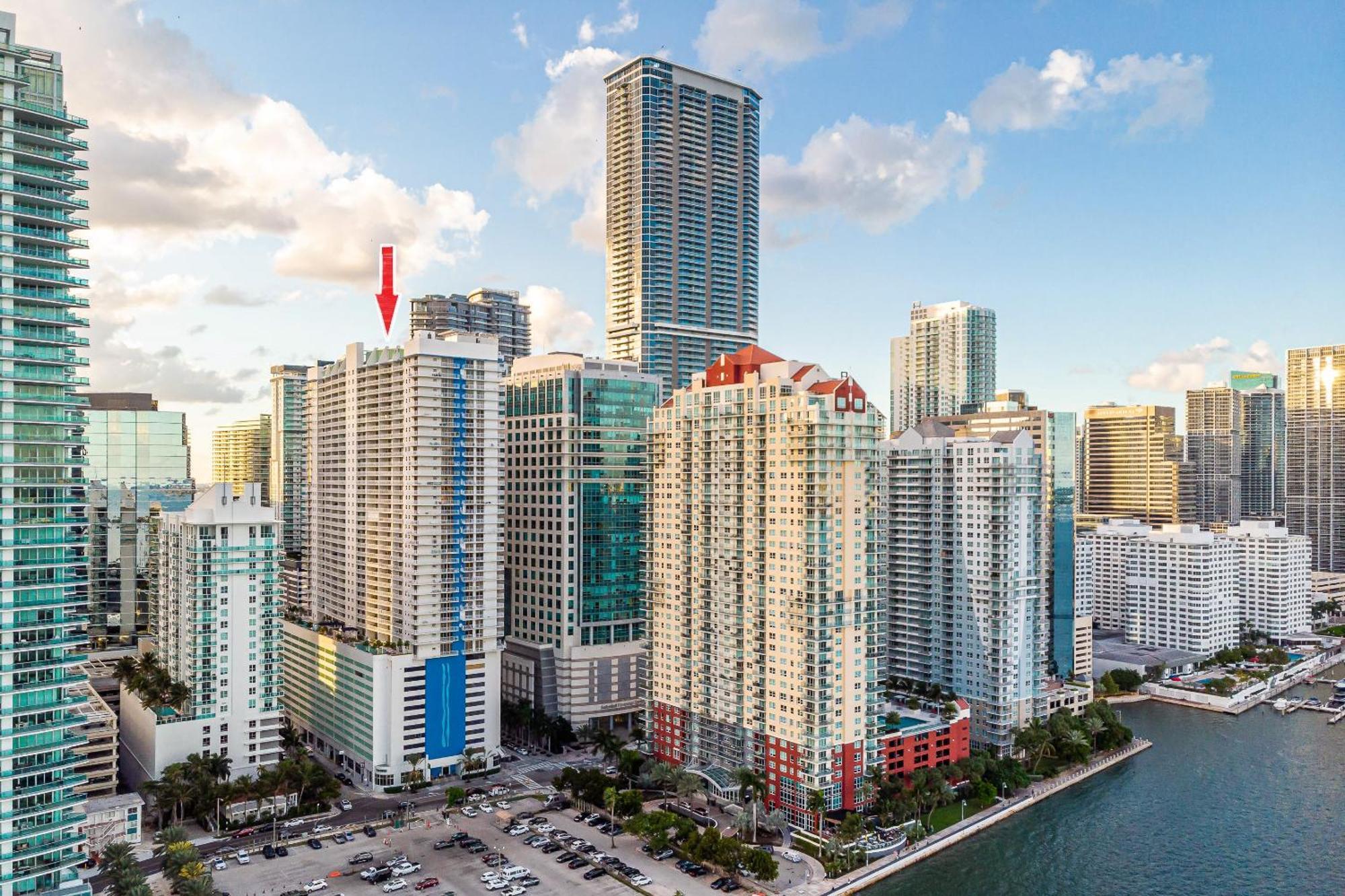 Apartment Central 2 Bed Apartment With A Pool & Gym- Free Garage Parking Miami