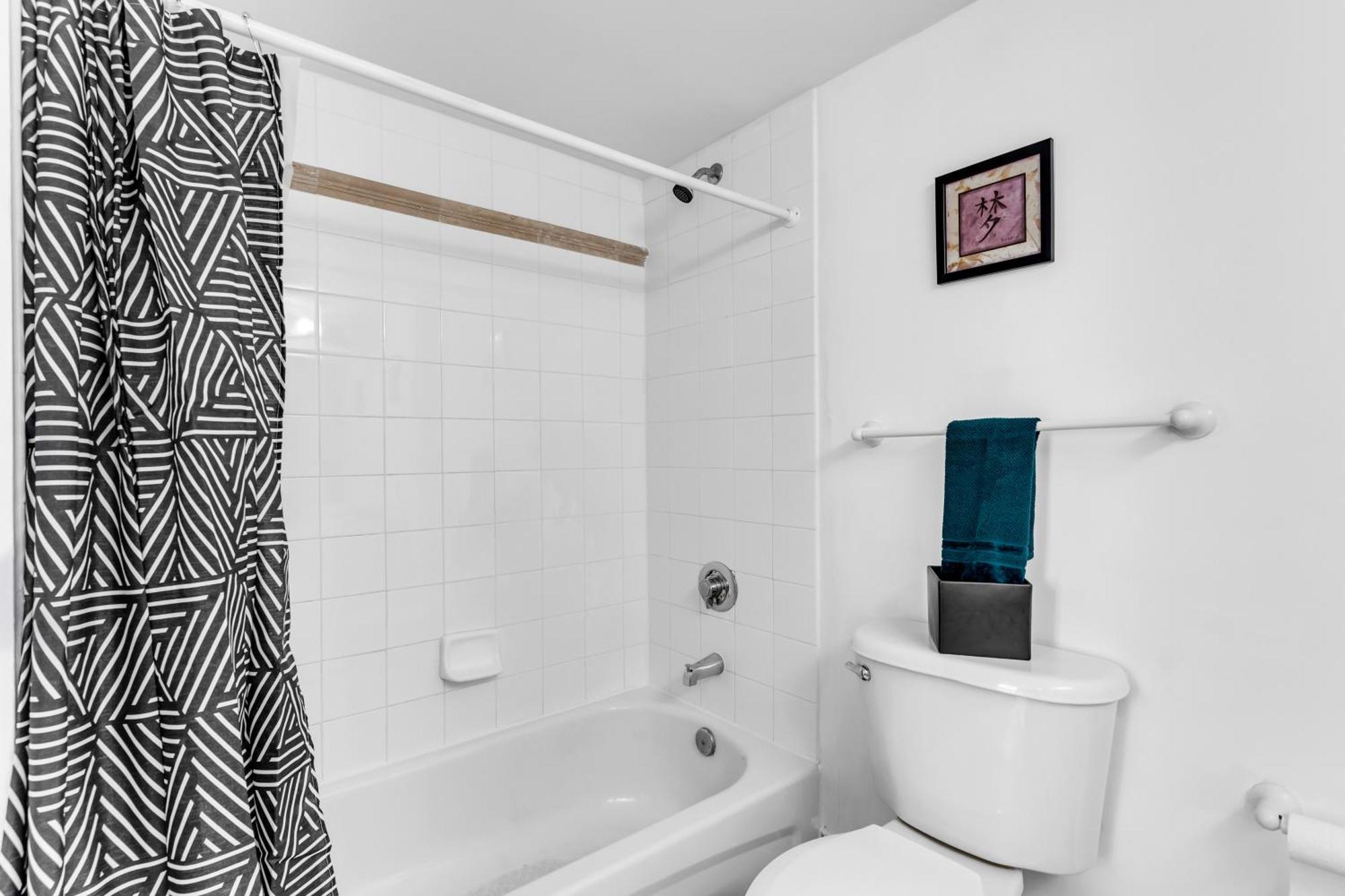 Central 2 Bed Apartment With A Pool & Gym- Free Garage Parking Miami