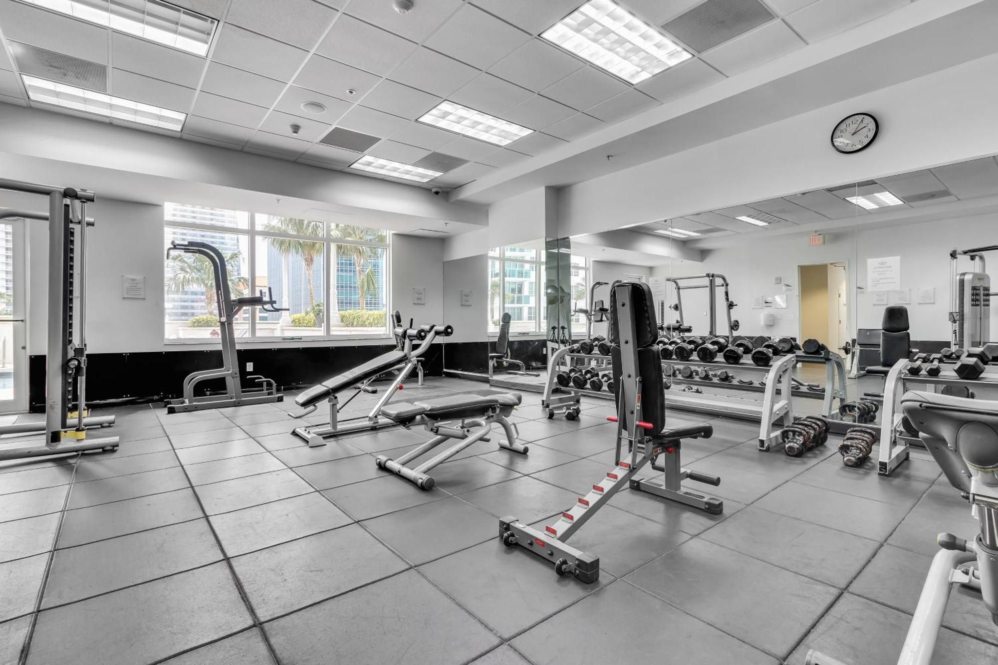 Apartment Central 2 Bed Apartment With A Pool & Gym- Free Garage Parking Miami